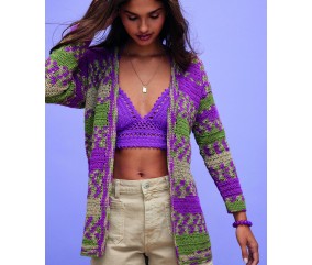 Veste Amarante longue au crochet en coton brillant, brides et coloris vifs, portée ouverte - Patron crochet Pingouin