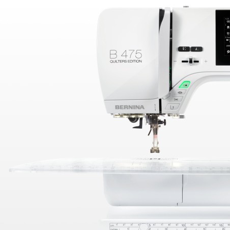 Zone de couture et canette Jumbo de la BERNINA 475 QE