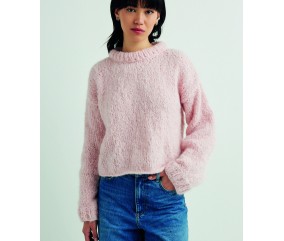 Pull Smila rose pâle en mohair brossé, jersey, col rond et manches longues - Patron tricot Pingouin