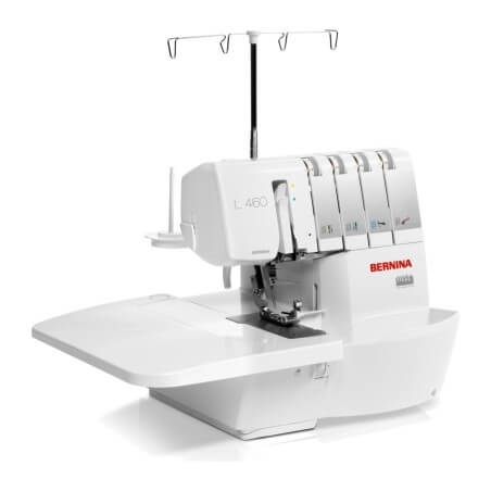 BERNINA L 460 vue de trois quarts