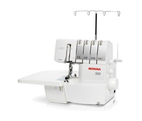BERNINA L 460 vue de trois quarts droite