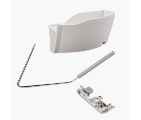 Accessoires rangés dans le capot de la BERNINA L 460