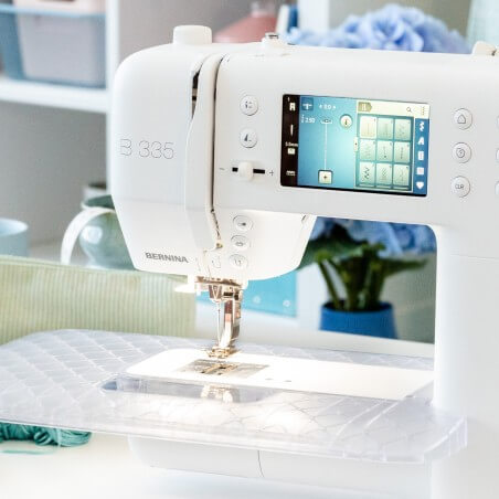 Écran tactile couleur de la BERNINA B 325 New