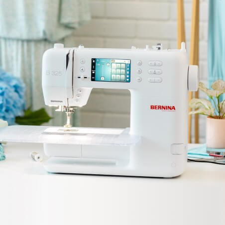 Espace de couture et table rallonge de la BERNINA B 325 New