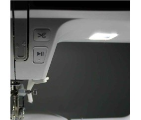 Machine à broder Silver Wi-Fi - double éclairage LED et touches de commande