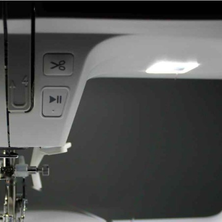 Machine à broder Silver Wi-Fi - Double éclairage LED et coupe-fil automatique