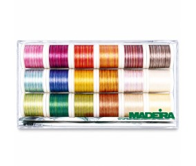 Boîte de 18 Fils Cotona n°50 Multicolores 200 m - Madeira - vue de face sur fond blanc