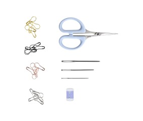 Kit d'accessoires crochet Essentials avec boîte métal Prym - vue produit sur fond blanc