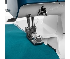 Surjeteuse PFAFF Admire 1000 - pied-de-biche et couture en cours
