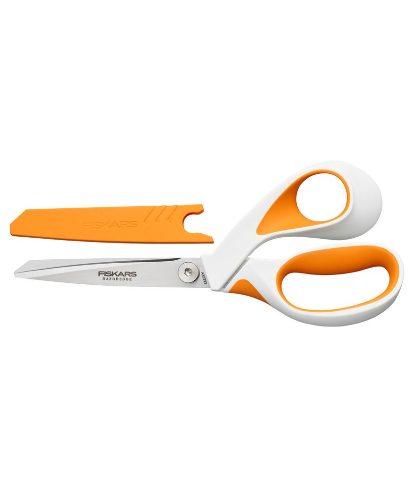 Ciseaux RazorEdge Softgrip 21 cm Fiskars - vue de profil sur fond blanc
