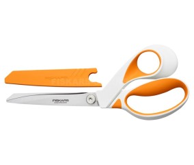 Ciseaux de tailleur RazorEdge Softgrip 23 cm Fiskars - vue de profil sur fond blanc