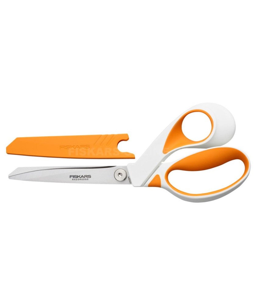 Ciseaux de tailleur RazorEdge Softgrip 23 cm Fiskars - vue de profil sur fond blanc