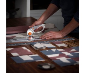 Cutter rotatif Softgrip titane 45 mm Fiskars - coupe de tissu en patchwork