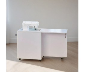 Meuble de couture Tailormade Compact Blanc - mise en situation dans un atelier de couture
