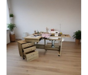 Meuble de couture Tailormade Quilter's Dream Chêne - mise en situation dans un atelier de couture