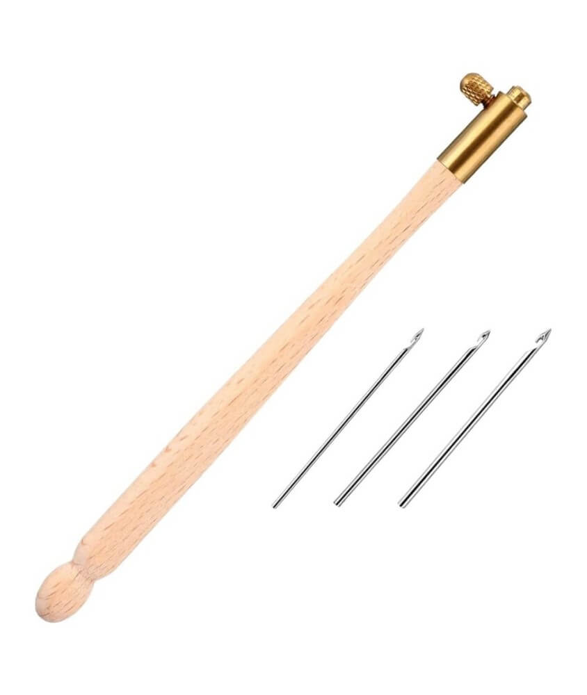 Crochet de Lunéville manche en bois + 3 aiguilles - kit complet sur fond blanc