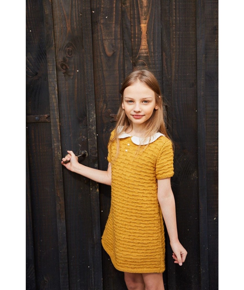 Patron tricot gratuit Robe col en broderie anglaise