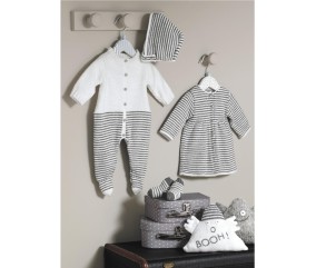 Patron gratuit Robe, bonnet et chaussettes Carine