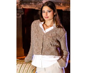 Patron gratuit Petit gilet femme à torsades Lola
