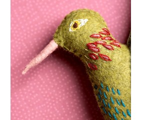 Mini kit feutrine Corinne Lapierre - Colibri - détail de la tête