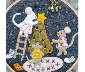 Kit broderie feutrine Corinne Lapierre - Noël famille souris - scène complète