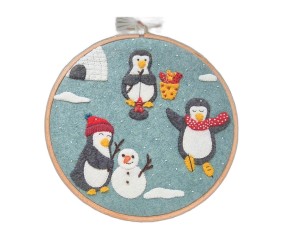 Kit broderie feutrine Corinne Lapierre - Pingouins joyeux - présentation sur fond blanc