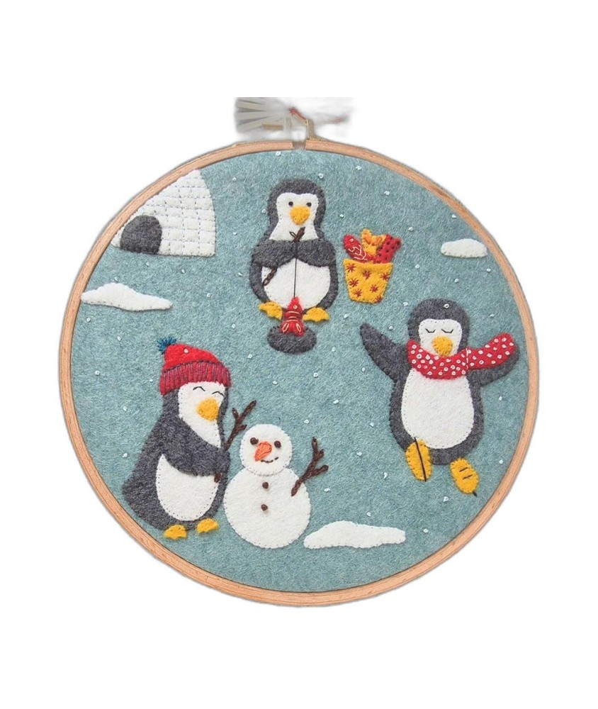 Kit broderie feutrine Corinne Lapierre - Pingouins joyeux - présentation sur fond blanc