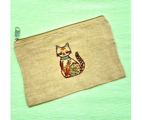 Motifs broderie sur vêtement Corinne Lapierre - Chats folk - trousse brodée