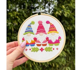 Kit broderie débutant Milpoint - Les gnomes du Père Noël - broderie terminée en main