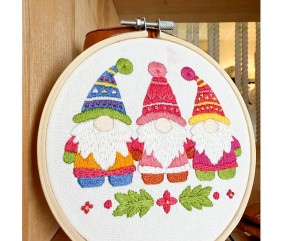 Kit broderie débutant Milpoint - Les gnomes du Père Noël - tambour exposé