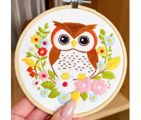 Kit broderie débutant Milpoint - Chouette fleurie - détail de la broderie