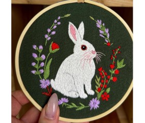 Kit broderie débutant Milpoint - Lapin au jardin - détail de la broderie