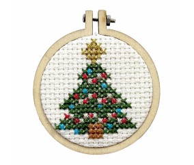 Kit point de croix débutant Noël The Crafty Kit - Porte-clés - Mon beau sapin ! - tambour brodé sur fond blanc