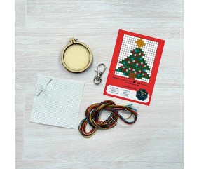 Kit point de croix débutant Noël The Crafty Kit - Porte-clés - Mon beau sapin ! - contenu du kit