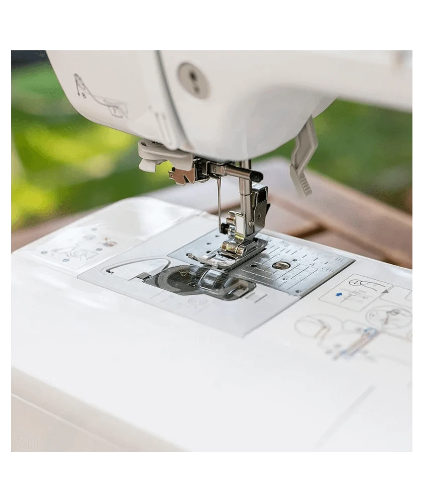 Brother Innov-Is A50 - vue du bras libre et zone de couture éclairée