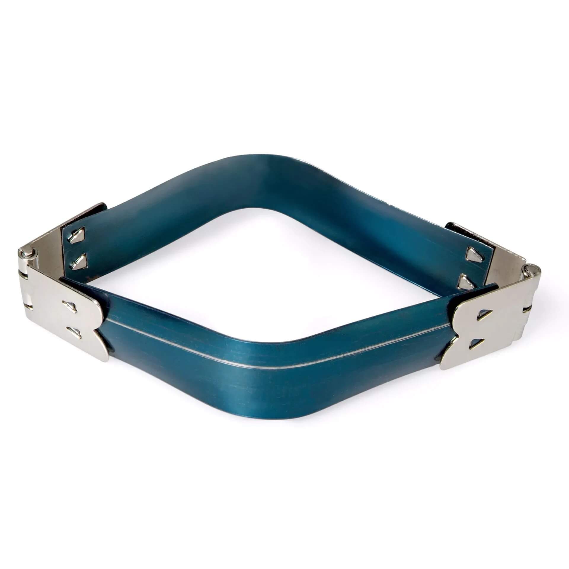 Fermoir Prym 615176 en situation sur sac &agrave; main tissu bleu argent
