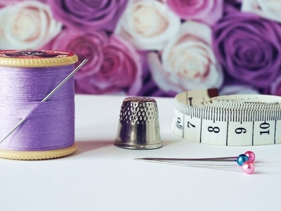 Pack couture, broderie, tricot : pourquoi choisir un kit complet ?
