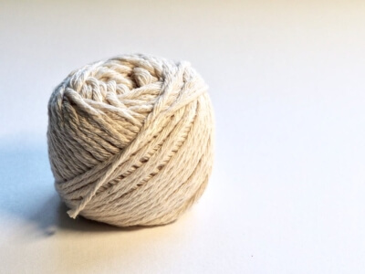 Tricoter en été : coton, lin, bambou — quelle fibre choisir en 2026